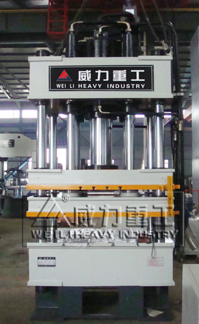 200噸四梁四柱液壓機生產(chǎn)車(chē)間