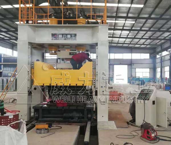 1500噸框架式液壓機加工現場(chǎng)