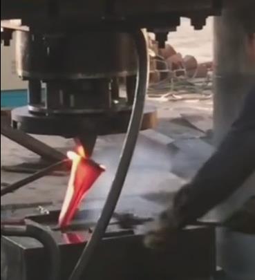挖機斗齒鍛造液壓機