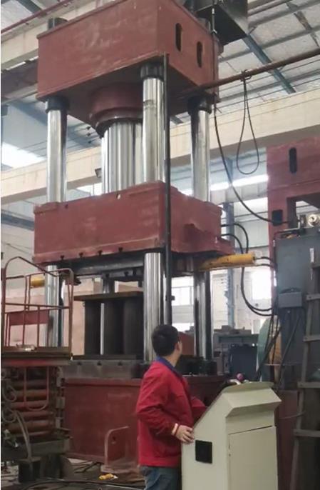 1000噸液壓機廠(chǎng)家調試試機中