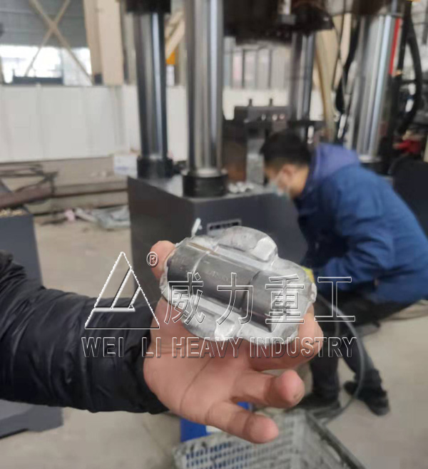 壓制成型汽車(chē)鋁制零部件