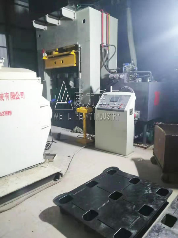 框架式塑料托盤(pán)成型液壓機